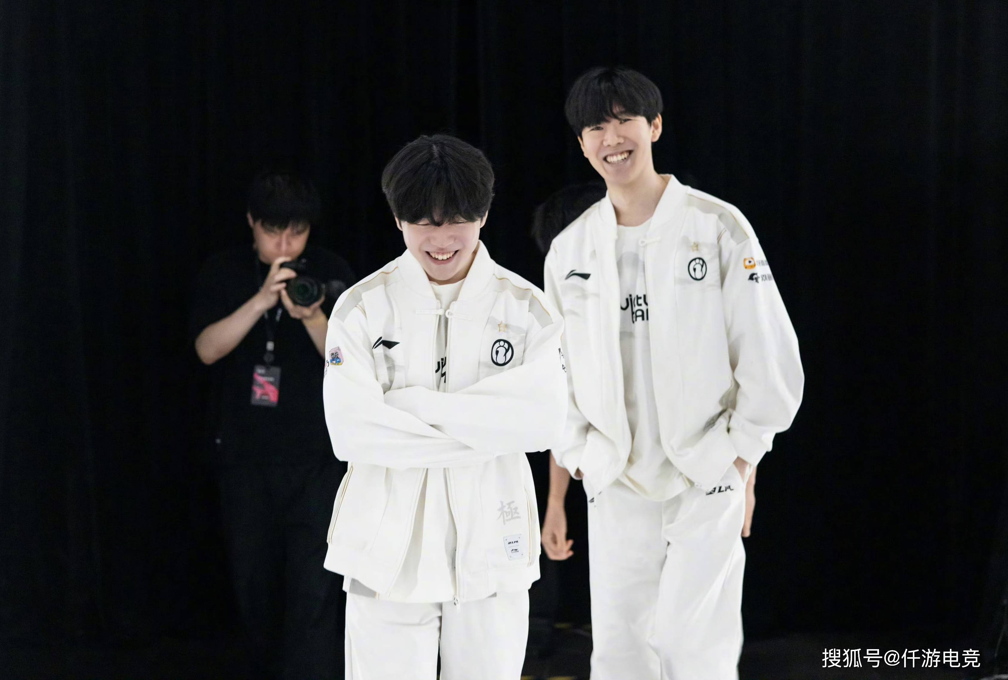 也让各大豪 也让各大豪