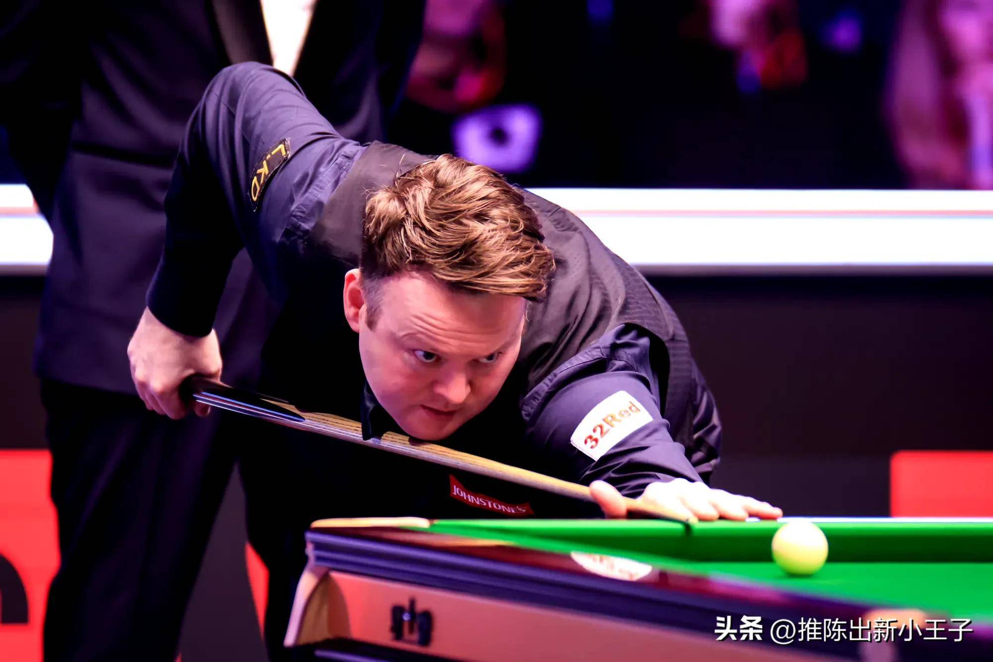 他的表现受 他的表现受