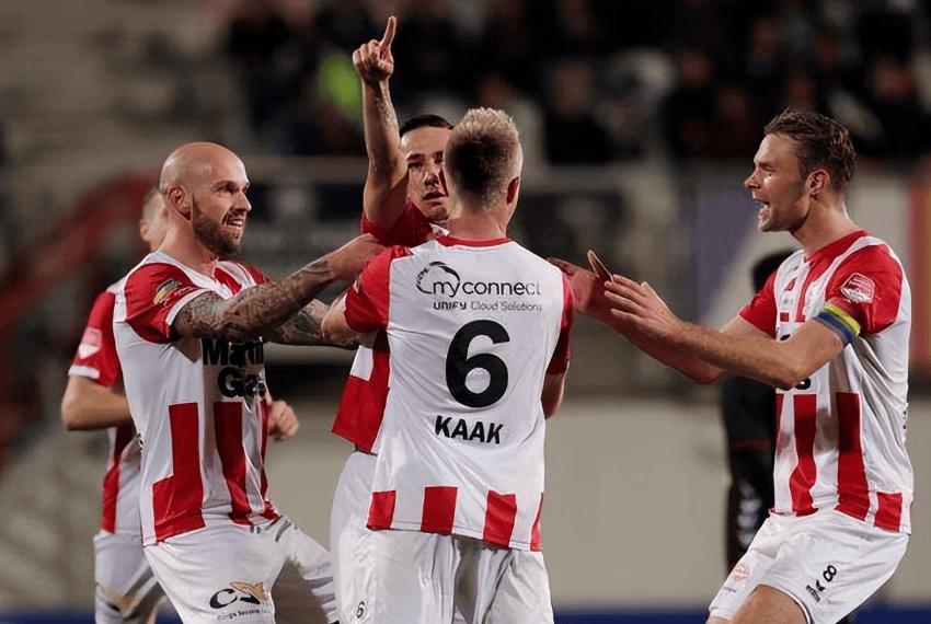 队中脱颖而 队中脱颖而