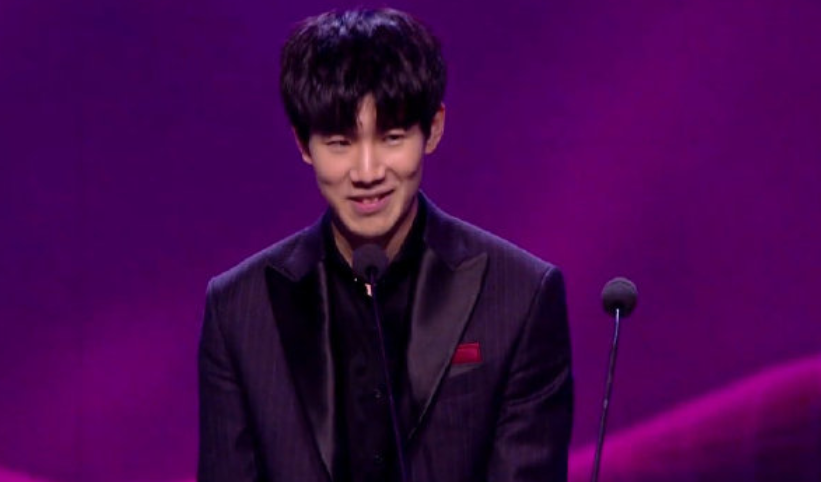 过全方位的 过全方位的