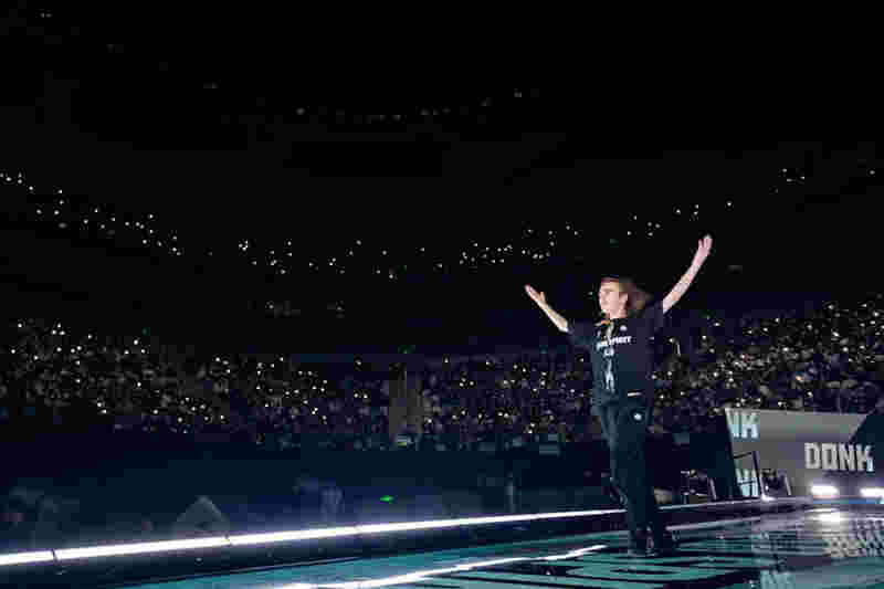 詹姆斯30分助湖人胜鹈鹕，41岁老将平框跳震惊锡安